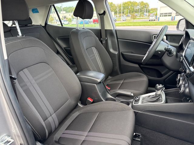 Used 2024 Hyundai Venue SEL FWD image 13