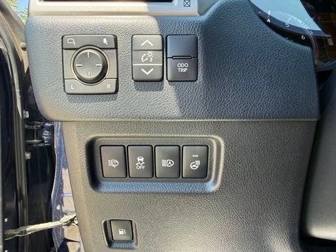 Used 2022 Lexus GX 460 Premium w/ Premium Plus Package AWD/4WD image 22