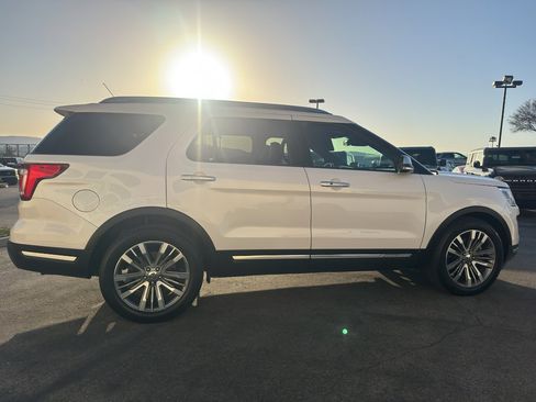Used 2018 Ford Explorer Platinum image 3