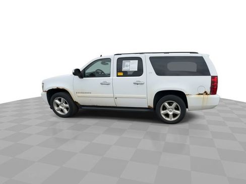 Used 2008 Chevrolet Suburban LTZ w/ LTZ Preferred Equipment Group AWD/4WD image 5