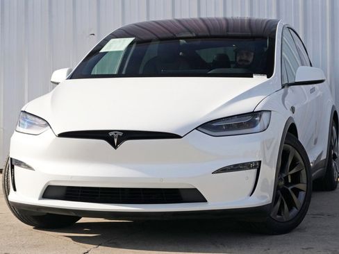 Used 2023 Tesla Model X image 3