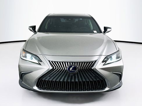 Used 2019 Lexus ES 300h w/ Accessory Package 2 FWD image 2