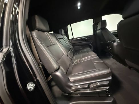 Used 2025 Chevrolet Suburban RST w/ Comfort Package AWD/4WD image 14