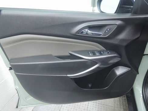 Used 2025 Chevrolet Trax ACTIV w/ Sunroof Package image 24