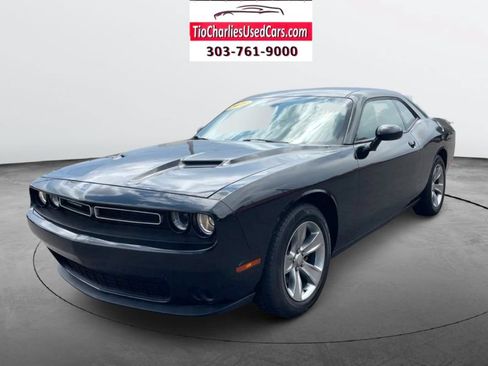 Used 2016 Dodge Challenger SXT RWD image 1