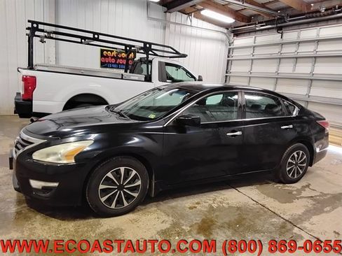 Used 2014 Nissan Altima 2.5 S w/ Display Audio Package image 4