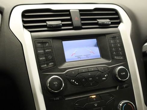 Used 2015 Ford Fusion SE image 23