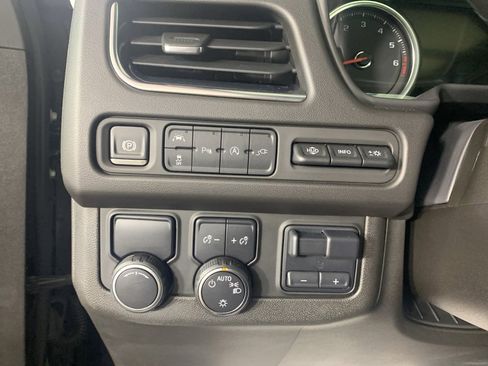 Used 2021 Chevrolet Suburban Premier w/ Premium Package image 17