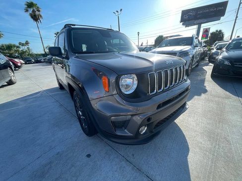Used 2020 Jeep Renegade Latitude FWD image 2