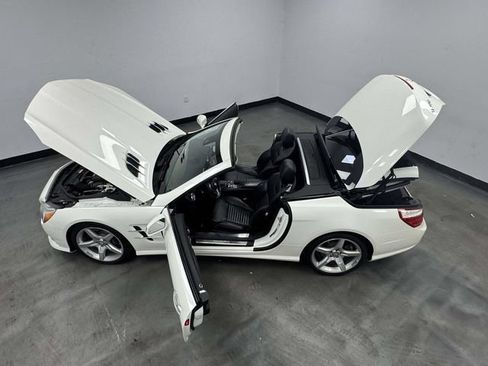 Used 2016 Mercedes-Benz SL 550 w/ Driver Assistance Package image 26