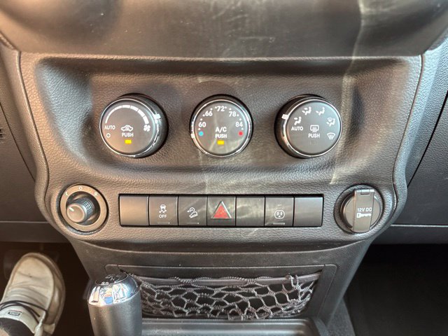 Used 2013 Jeep Wrangler Unlimited Sahara w/ Connectivity Group AWD/4WD image 18