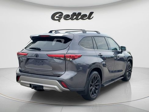 Used 2023 Toyota Highlander Limited FWD image 5