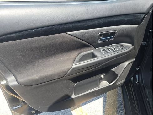 Used 2020 Mitsubishi Outlander ES FWD image 27