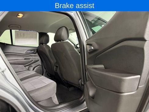 Used 2024 Chevrolet Trax LS w/ LS Convenience Package FWD image 16