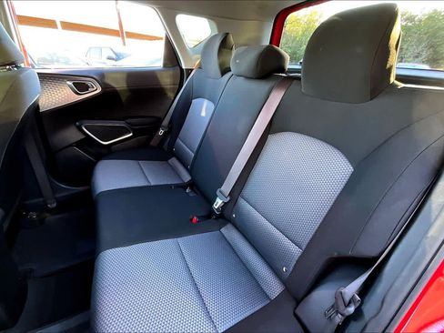 Used 2023 Kia Soul LX image 18