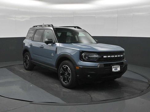 Used 2025 Ford Bronco Sport Outer Banks w/ Outer Banks Tech Package+ AWD/4WD image 2