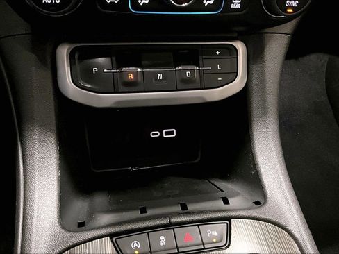 Used 2023 GMC Acadia SLT image 16