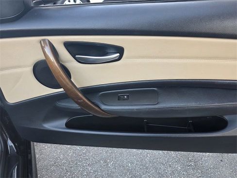 Used 2011 BMW 128i Convertible image 18