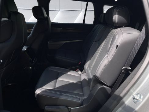 New 2026 Cadillac Vistiq Sport image 14