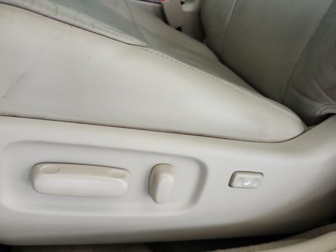 Used 2011 Toyota Avalon FWD image 17