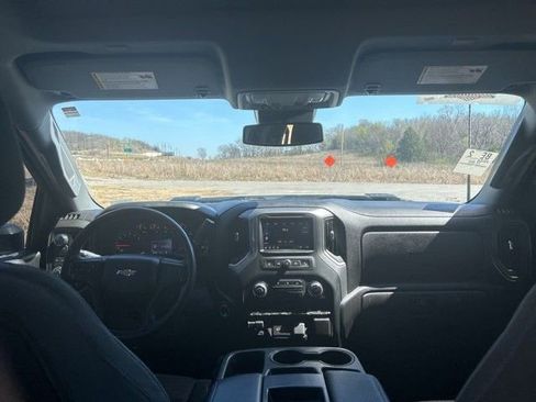 Used 2024 Chevrolet Silverado 2500 Custom w/ Custom Value Package image 10