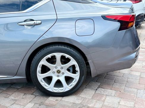 Used 2019 Nissan Altima 2.5 Platinum FWD image 9