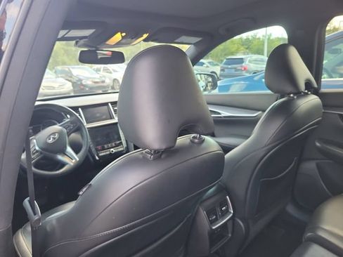 Used 2022 INFINITI QX50 Luxe w/ Appearance Package FWD image 11