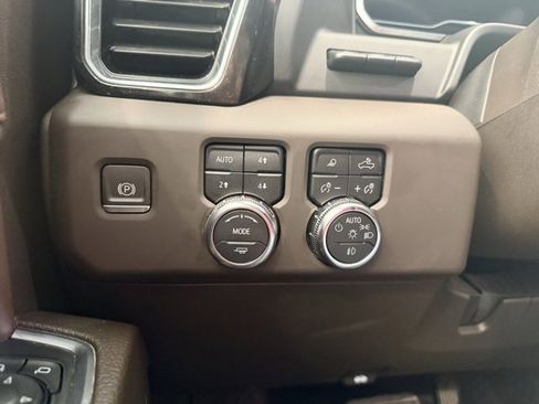 Used 2024 GMC Sierra 3500 Denali w/ Technology Package image 29