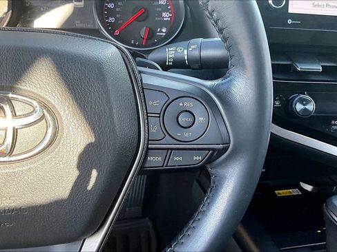 Used 2022 Toyota Camry XSE FWD image 12