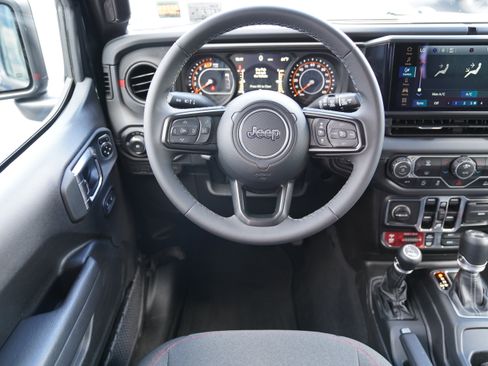 Used 2026 Jeep Wrangler Unlimited Rubicon AWD/4WD image 10