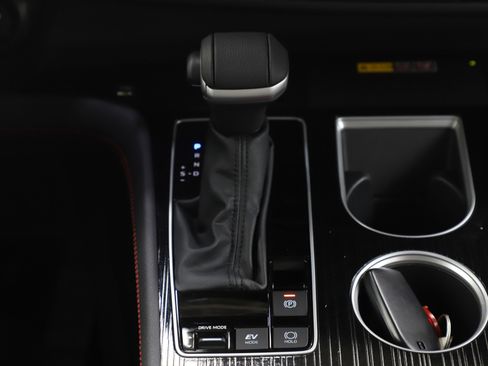 Used 2025 Toyota Sienna XSE image 19