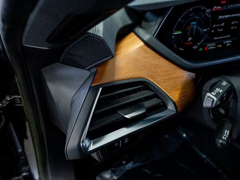 Used 2022 Audi e-tron GT Premium Plus image 33