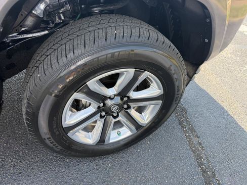 Used 2019 Toyota Tacoma Limited RWD image 27