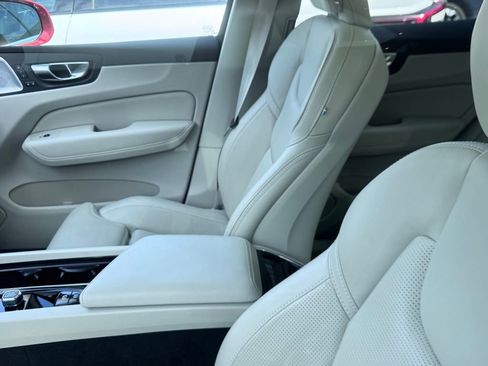 Used 2023 Volvo XC60 B6 Ultimate w/ Protection Package Premier AWD/4WD image 5