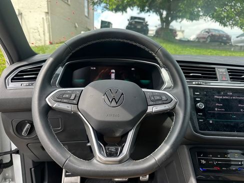 Used 2023 Volkswagen Tiguan SE R-Line FWD image 15