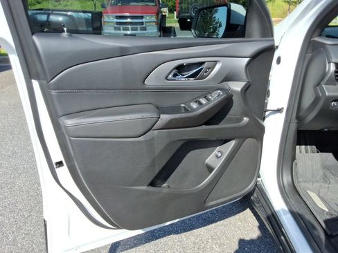 Certified 2023 Chevrolet Traverse LT FWD image 21