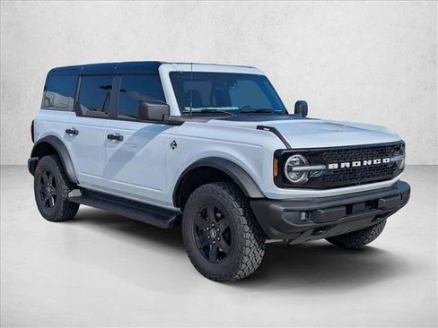 New 2025 Ford Bronco Outer Banks w/ Black Appearance Package image 7