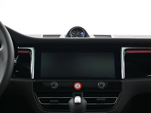Certified 2026 Porsche Macan AWD/4WD image 11