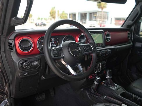 Used 2021 Jeep Gladiator Rubicon AWD/4WD image 2