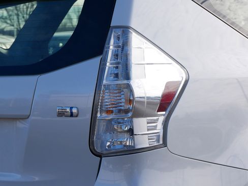 Used 2013 Toyota Prius V Two image 16