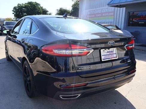 Used 2019 Ford Fusion SE AWD/4WD image 5