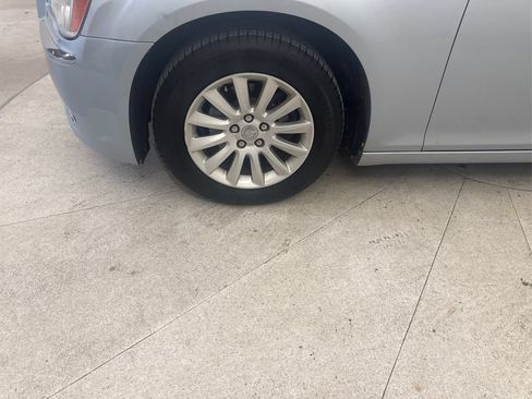 Used 2013 Chrysler 300 RWD image 14