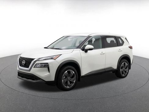 Used 2025 Nissan Rogue SV FWD image 3