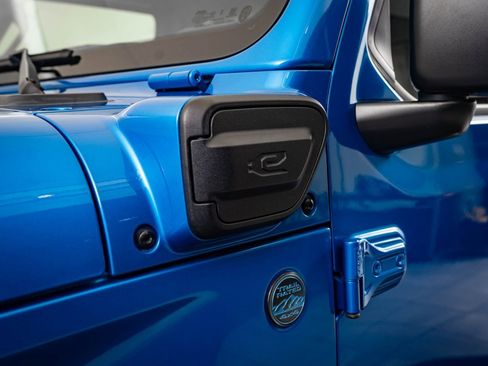 Used 2024 Jeep Wrangler Unlimited image 17