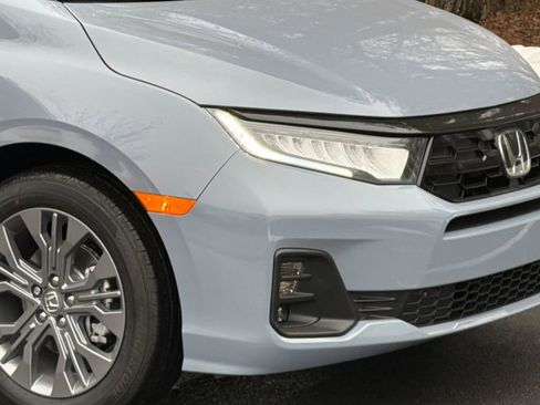 New 2026 Honda Odyssey Touring image 4