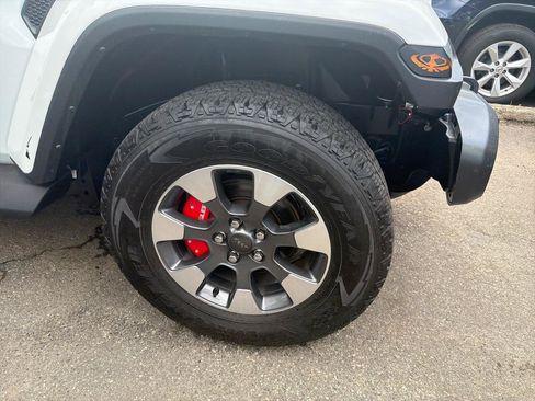 Used 2022 Jeep Wrangler Unlimited Sahara w/ LED Lighting Group AWD/4WD image 4