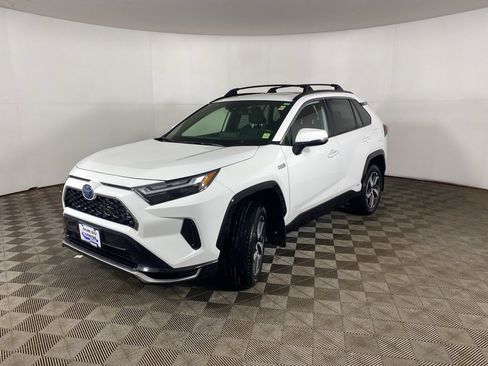 Used 2023 Toyota RAV4 SE image 4