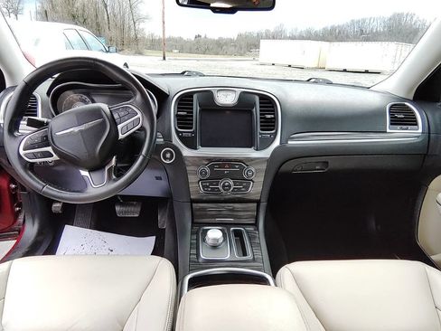 Used 2019 Chrysler 300 Touring L w/ Quick Order Package 22F image 10