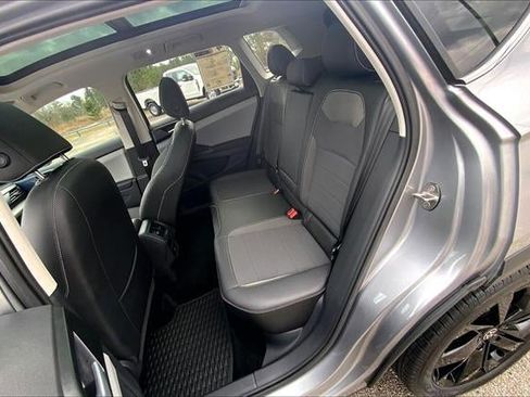 Used 2023 Volkswagen Taos SE w/ Panoramic Sunroof Package image 26