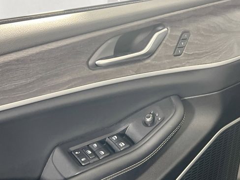 Used 2022 Jeep Grand Cherokee L Limited image 18